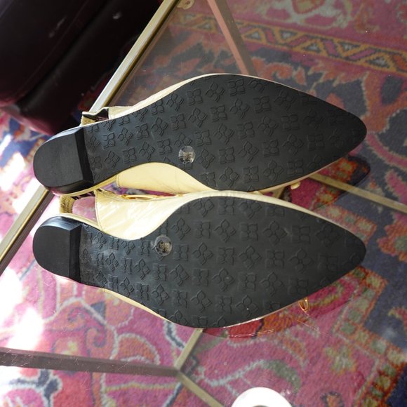 (NWOB) BCBG Max Azria Cream Patent Leather Pointy Toe Slingbacks 8.5B - Picture 15 of 16